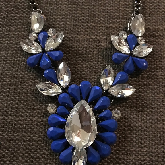 Blue clear rhinestone statement necklace NWT - Picture 2 of 2